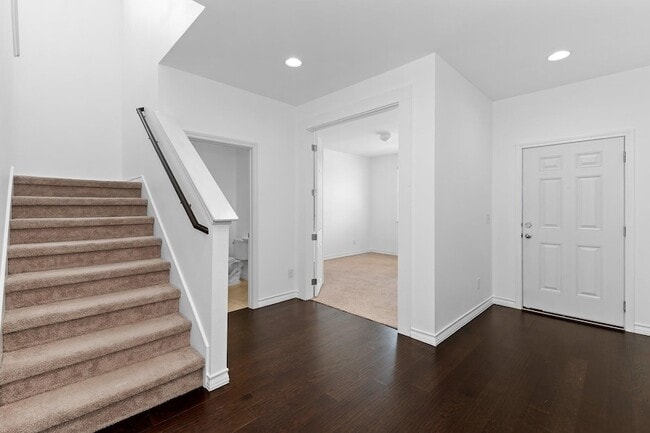 Building Photo - 208 Magna Ln