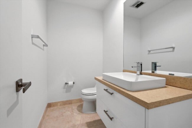 Building Photo - 40 Isla Bahia Dr