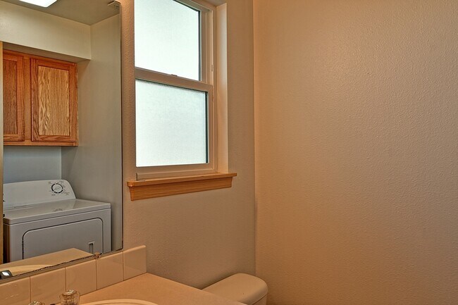 Building Photo - 0551