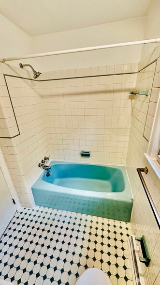 Building Photo - 108 W Bridge St