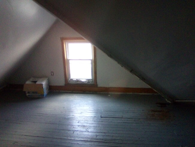 Building Photo - 325 Cedar Ave