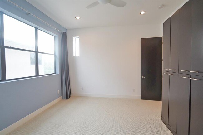 Building Photo - 4611 Austin St