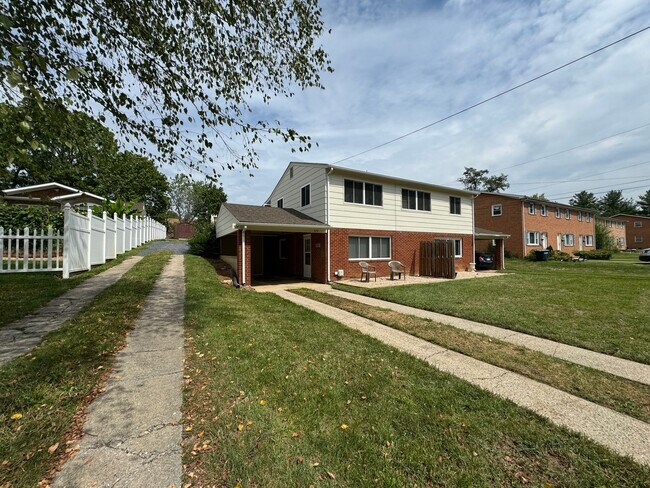 Primary Photo - Long Ave