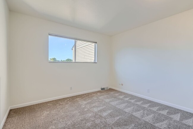Building Photo - 4452 W Pondview Dr