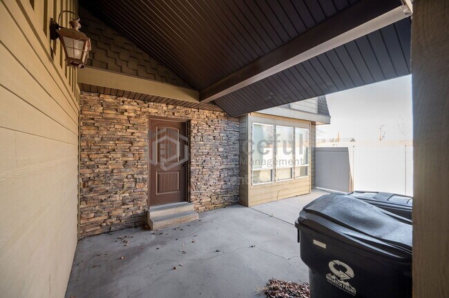 Building Photo - 7222 Ponderosa Dr