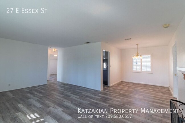 Building Photo - Stylishly Remodeled 2-Bedroom Home in Cent...