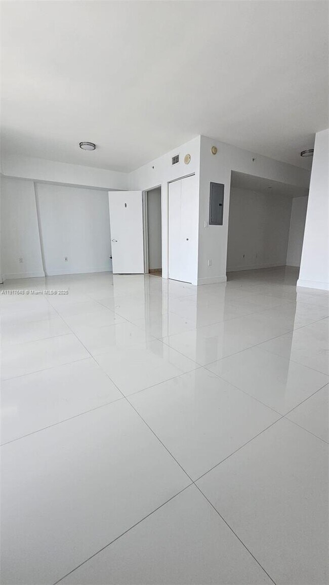 Building Photo - 350 S Miami Ave