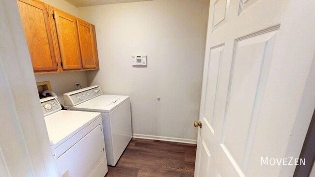 Building Photo - 8806 Healy Cir