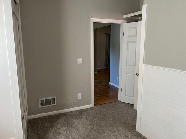 Building Photo - Old Town Updated 3 bed home w detached garage