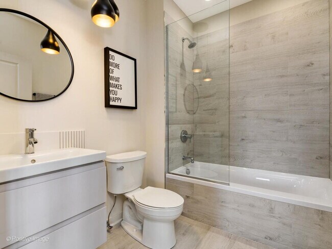 Building Photo - 6035 W North Ave