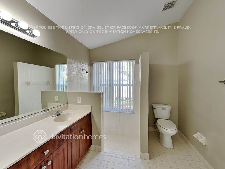 Building Photo - 2833 SW 183rd Ave