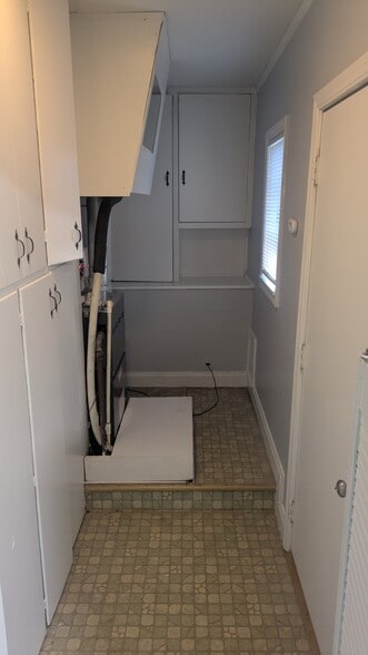 Building Photo - 1816 W Main St