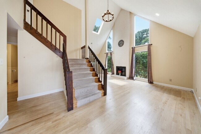 Building Photo - 7 Sherborne Cir