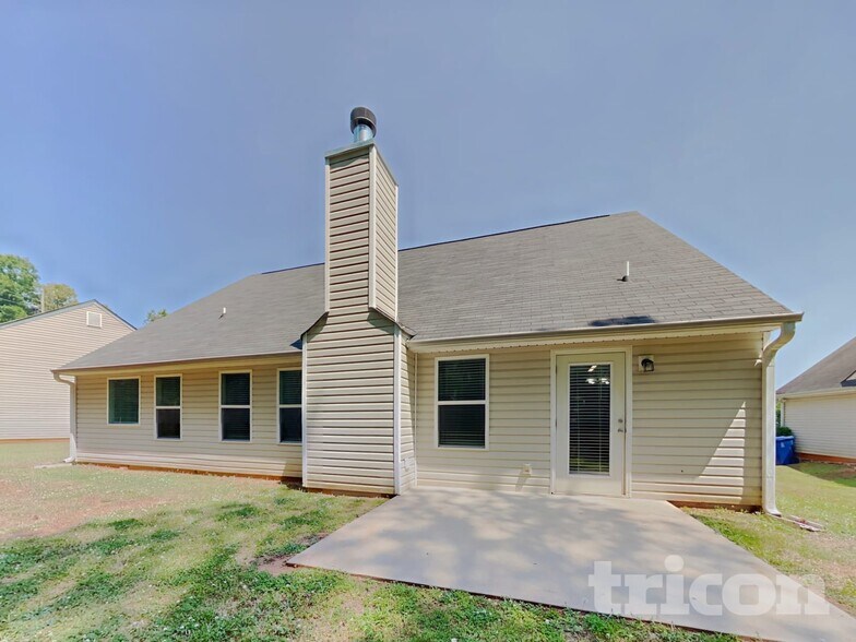 Building Photo - 215 Comet Ct