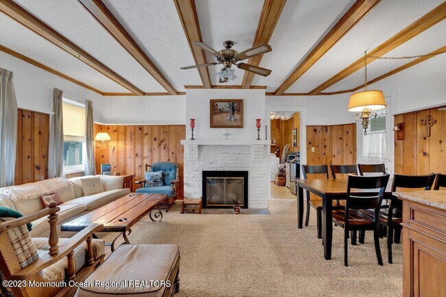 Building Photo - 683 Main Ave