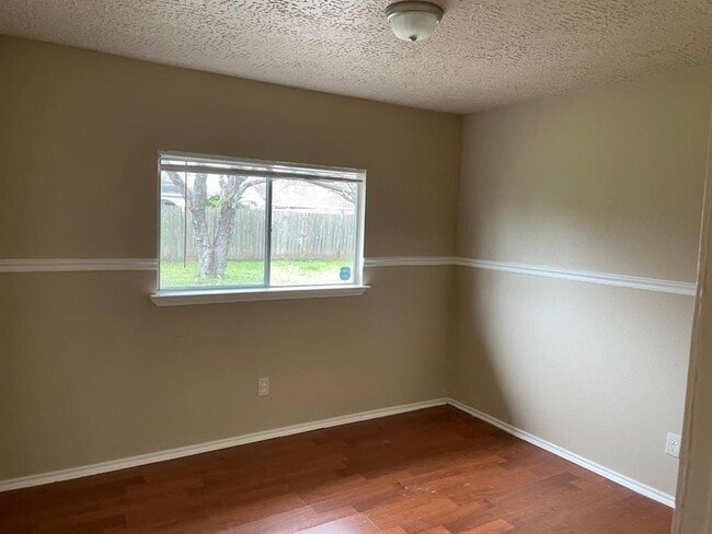 Building Photo - 1005 Canyon Springs Dr