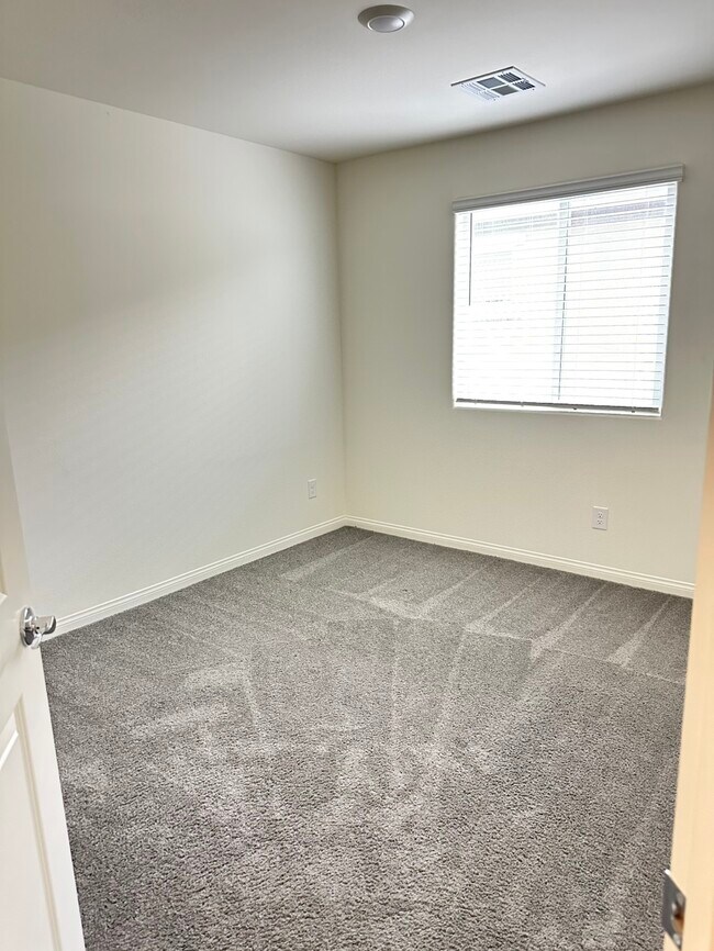 Building Photo - 4732 Peacock Cliffs Ave