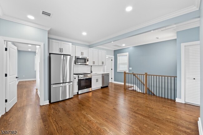 Building Photo - 8 Essex St