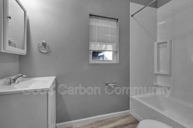 Building Photo - 1246 West Ave