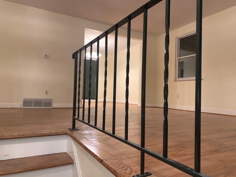 Building Photo - 4268 Sample Ct