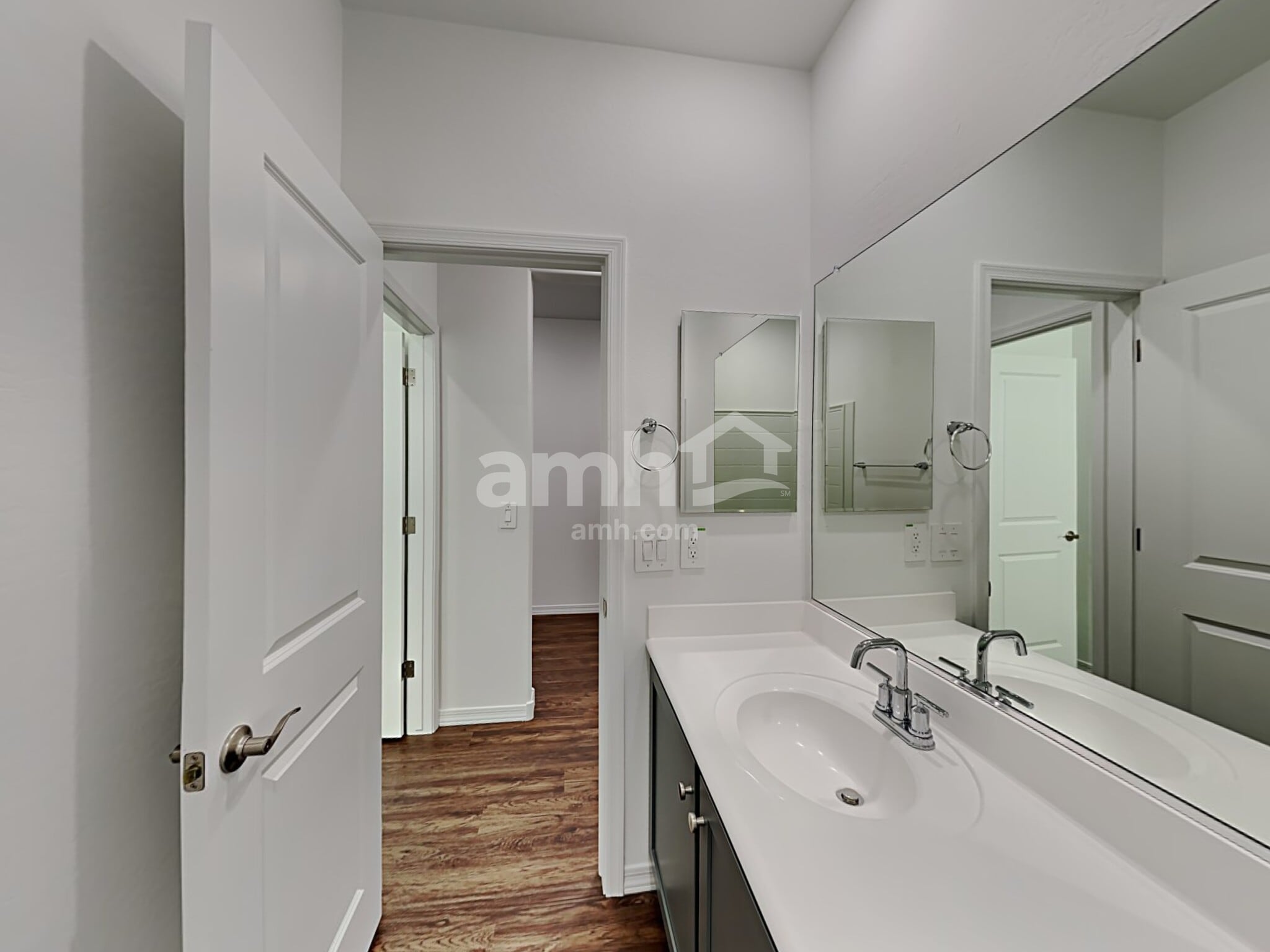 Building Photo - 15068 W Sherman St