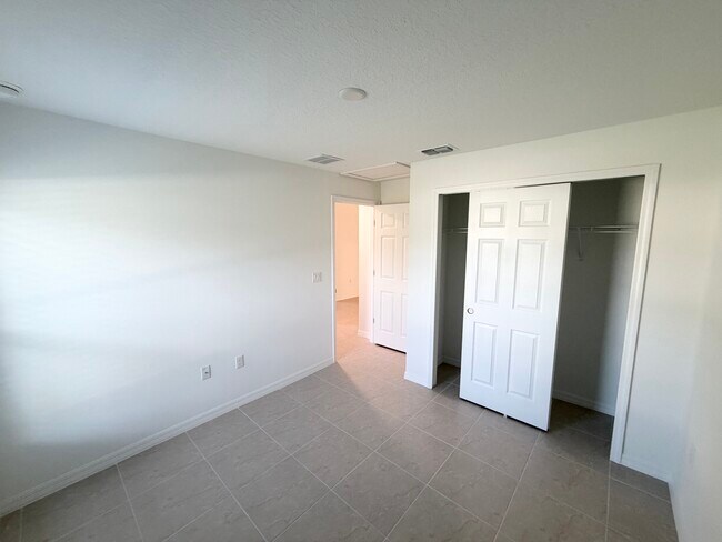 Building Photo - 2 Whee Pl