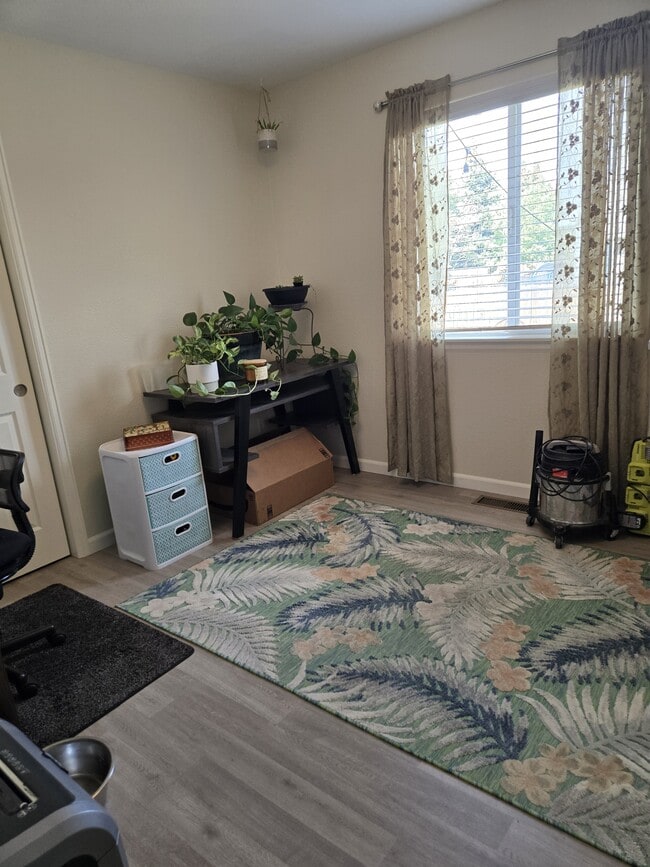 Building Photo - 1343 S Cora Ave