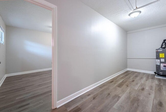 Building Photo - 1025 Staghorn St