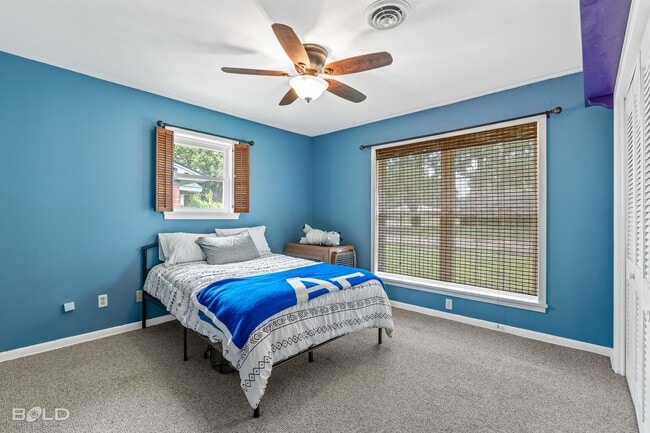 Building Photo - Adorable 3 bed 2 bath in Broadmoor Area!