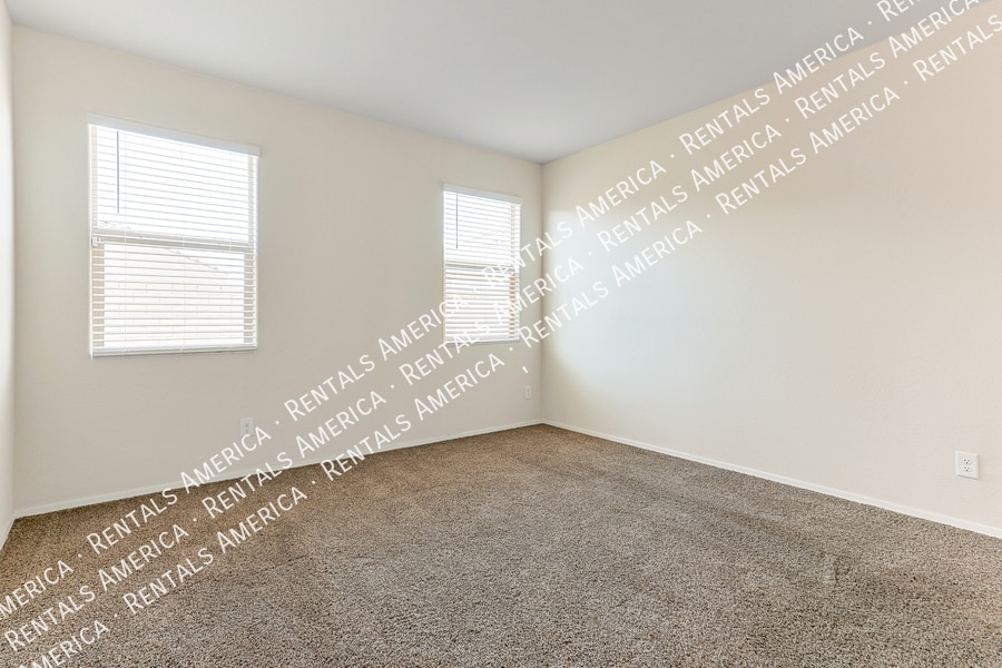 Building Photo - 1243 E Eric Pl