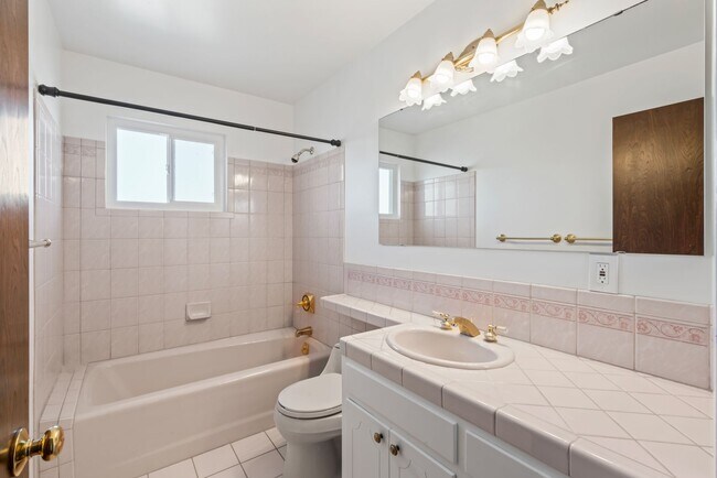 Building Photo - Single-Family Home Located in Peaceful Nei...