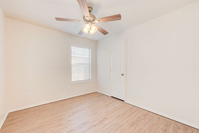 Building Photo - Updated 3/2/1 in Shadow Hills!