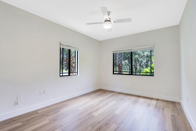 Building Photo - 3023 Alcazar Pl