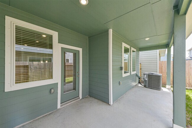 Building Photo - 583 Avisa Dr