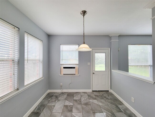 Building Photo - 7506 Boxwood Ridge Ln