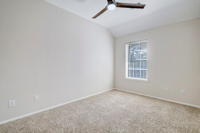 Building Photo - 4615 Russett Ln