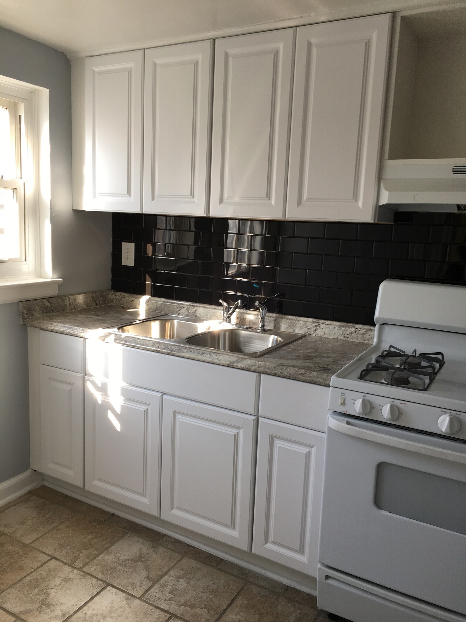Sample unit - 811 Elizabeth Ave