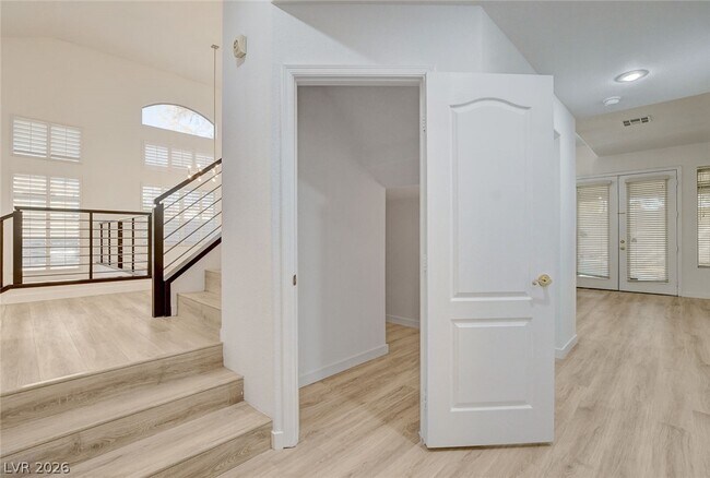 Building Photo - 8401 Desert Quail Dr