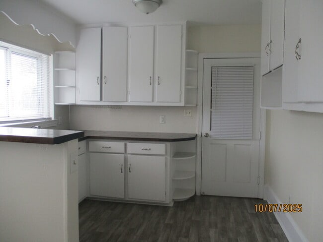 Building Photo - 3823 N Sharon Amity Rd