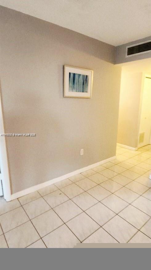 Building Photo - 2905 Point E Dr