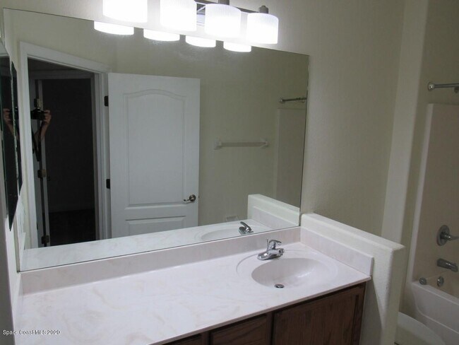Building Photo - 1741 Bridgeport Cir