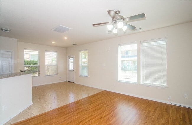 Building Photo - 3939 Calgary Cir