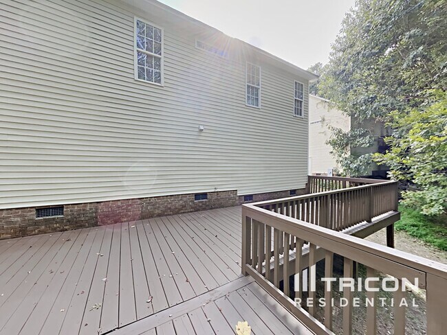 Building Photo - 3012 Brittany Dr
