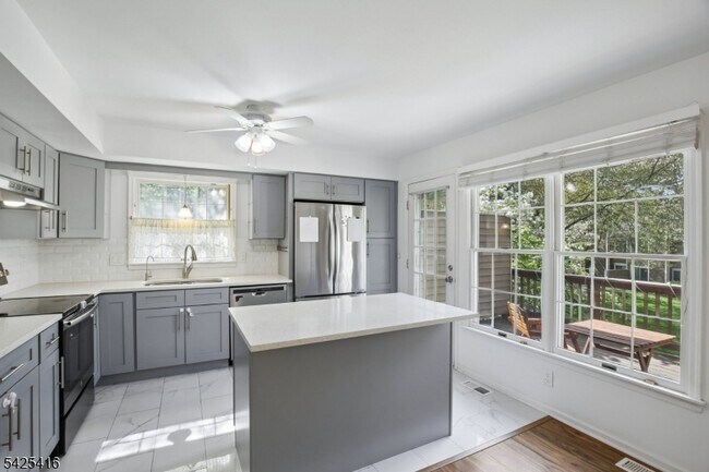 Building Photo - 14 Exeter Rd