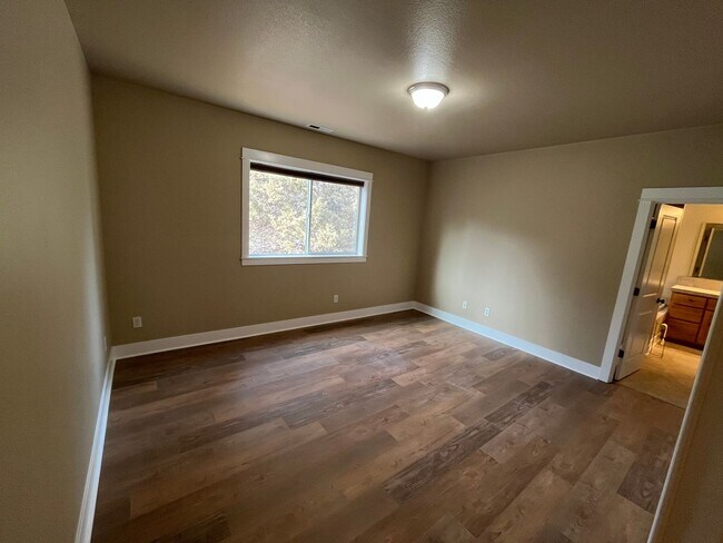 Building Photo - Beautiful 3-bdr with double car garage in desirable Timber Creek Community!