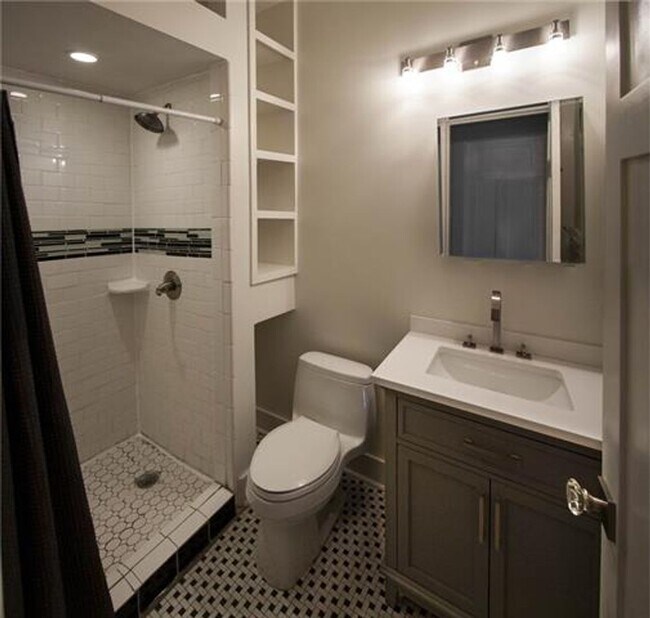 Building Photo - RENOVATED HOME IN THE HEART OF UPTOWN NEAR CAMPUS!