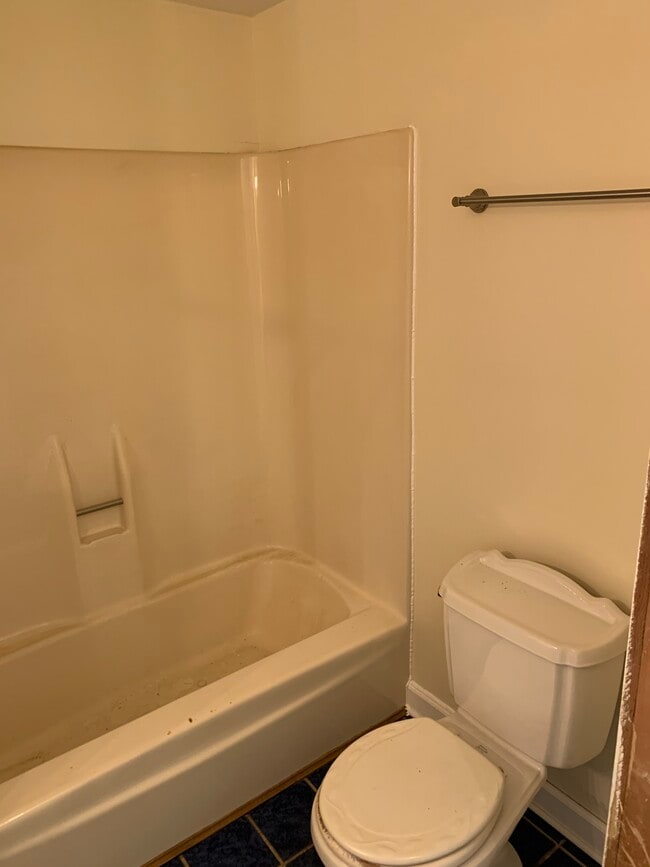 Building Photo - 4268 Sample Ct