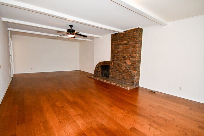 Building Photo - Charming 3-Bedroom Home in the Warrenton Neighborhood!