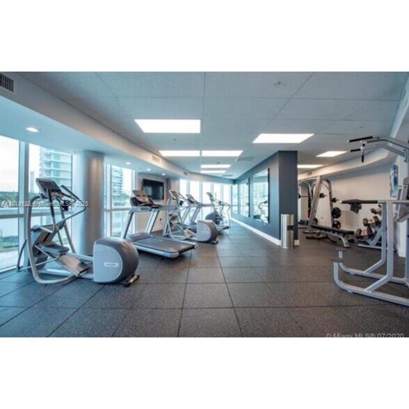 Building Photo - 480 NE 30th St