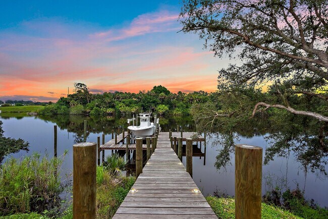 Building Photo - 12955 SW Kanner Hwy